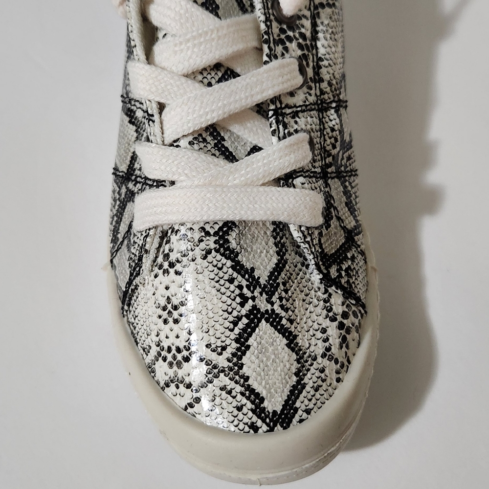 Cover Girl Snake Skin tennis shoes size 7